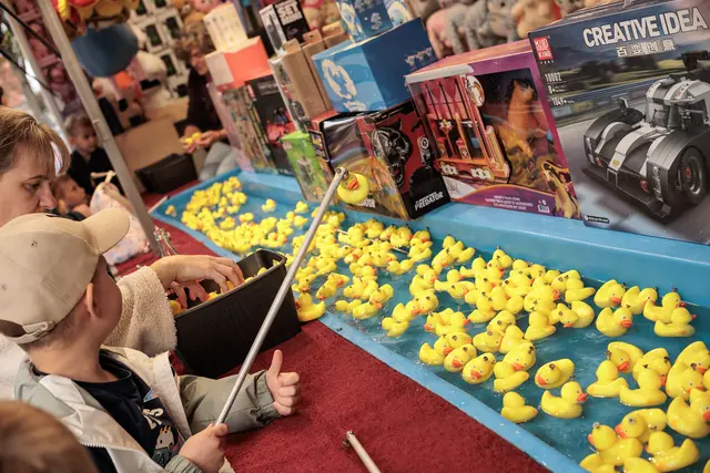 Spaß und Entertainment für groß und Klein - auf der Kerwe in Hagenbach | Foto: Paul Needham