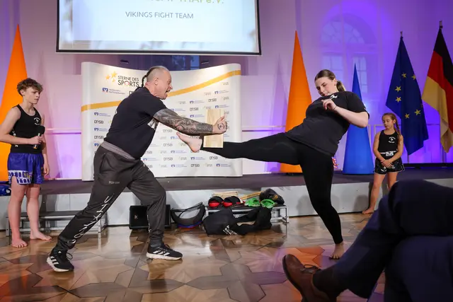 Kleinholz mit einem Tritt. | Foto: Copyright: Genoverband e.V. | Franz Fender