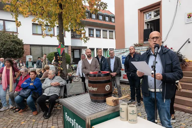 Fassanstich und Freibier zu Eröffnung der Kerwe in Hagenbach -  Stadtbürgermeister Christian Hutter | Foto: Paul Needham