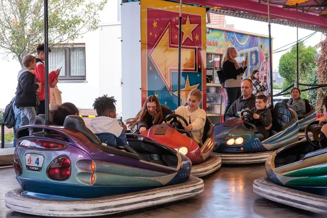Spaß und Entertainment für groß und Klein - auf der Kerwe in Hagenbach | Foto: Paul Needham