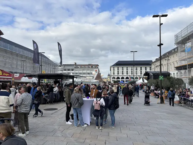 Und stärken sich auf dem Marktplatz. | Foto: Thorsten Kornmann
