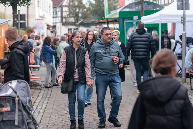 die Hagenbacher Kerwe - man trifft sich und genießt | Foto: Paul Needham