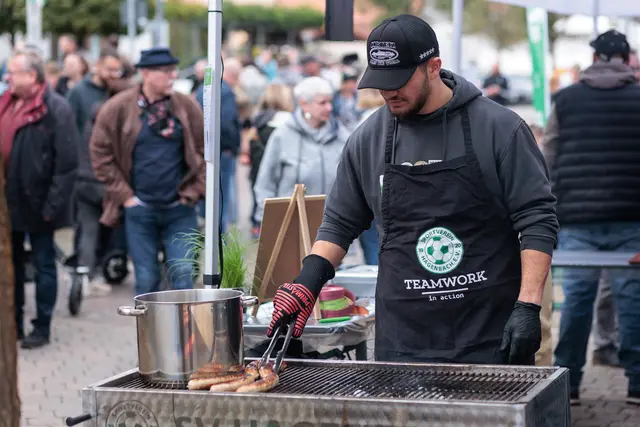 Danke an das Ehrenamt: ohne die vielen ehrenamtlichen Helfer wäre die Kerwe in Hagenbach nicht denkbar | Foto: Paul Needham