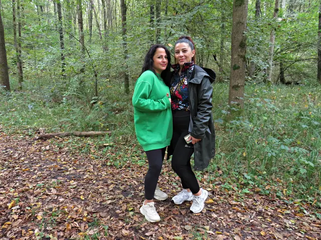 Tuna Herrmann und Songül Ucar aus Mutterstadt waren schon früher losgelaufen und begegneten uns auf ihrem Rückweg | Foto: Brigitte Melder