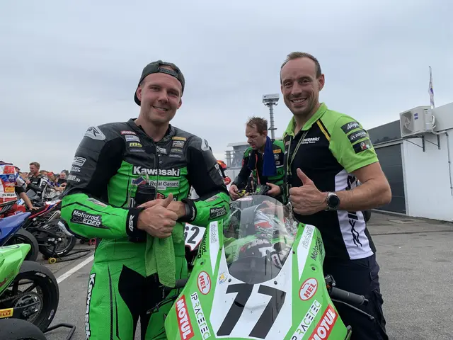 Pascal Schneider und Teamchef Florian Wiedemann | Foto: Michael Sonnick