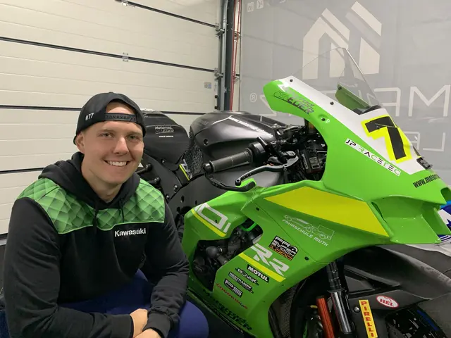 Pascal Schneider feiert mit dem Team 77 den dritten Titel in Folge | Foto: Michael Sonnick