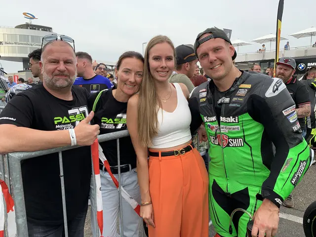 Pascal Schneider mit seiner Freundin Tessina sowie Familie | Foto: Michael Sonnick