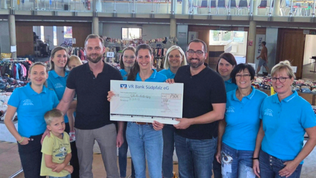 Spendenübergabe "Team Klamotte" | Foto: Aktive Bürger Rülzheim - Braun/gratis