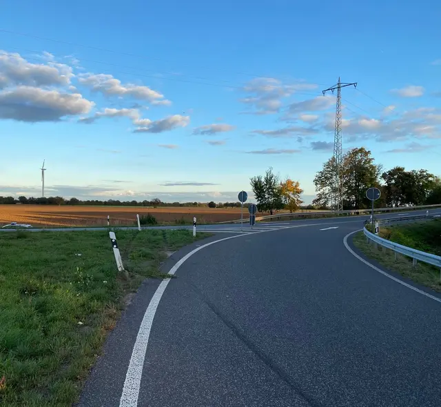 Bremsspuren auf der Autobahnabfahrt der A65 bei Haßloch | Foto: Polizeidirektion Neustadt/Weinstraße