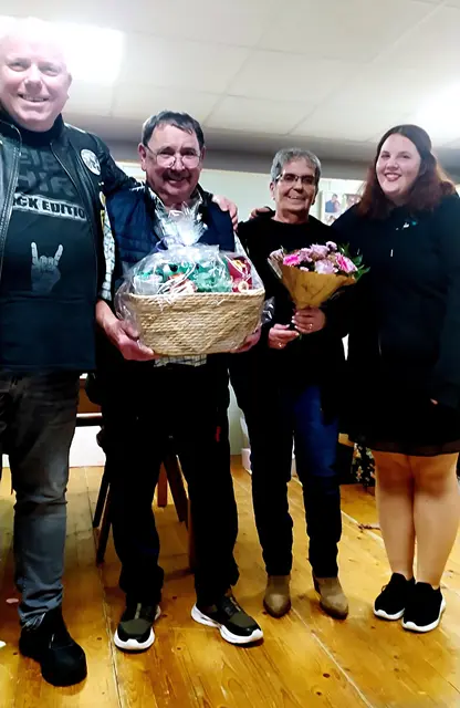 (v.l.n.r.) Andreas Lencioni (1. Vorsitzender), Dieter Clos, Gerdi Clos, Lena Daniel (2. Vorsitzende) bei der Ehrung | Foto: Carina Lencioni 