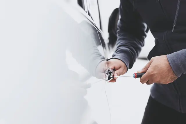 Um Zugang zu den Fahrzeugen zu erhalten, mussten die Schlösser anschließend aufgebohrt werden | Foto: methaphum/stock.adobe.com