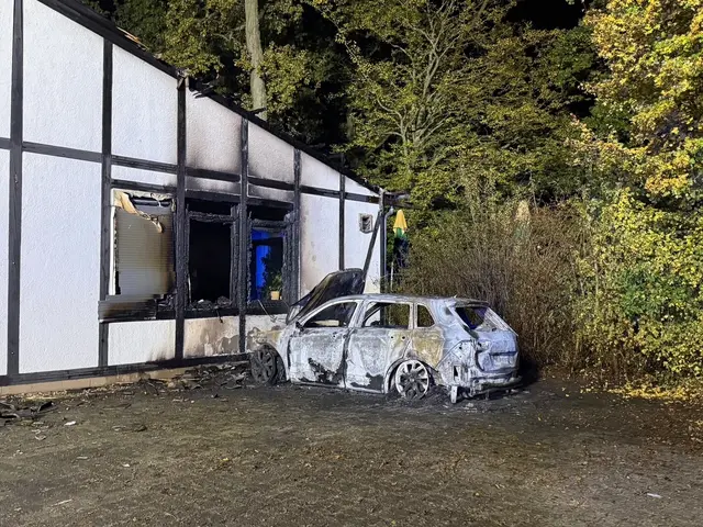 Brand am Vereinsheim des FC Bienwald | Foto: Schäfer-FFW Kandel/gratis