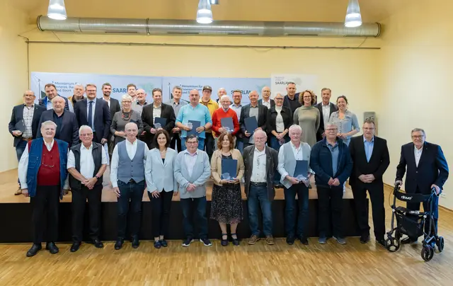 Geehrt werden in diesem Jahr Ortsvorsteherinnen und Ortsvorsteher, stellvertretende Ortsvorsteherinnen und Ortsvorsteher sowie ehrenamtliche Beigeordnete von Kommunal- und Landkreisebene, die mindestens fünf Jahre tätig waren und 2024 aus ihrem Amt ausgeschieden sind. Ebenso erhalten im vergangenen Jahr ausgeschiedene Fraktionsvorsitzende in Gemeinden und Gemeindeverbänden, die mindestens 10 Jahre ihr Amt bekleidet haben, die Ehrung
 | Foto: MIBS/A.Weber