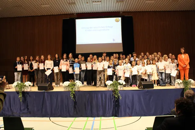 Ehrungsblock 2: Kinder und Jugendliche | Foto: Gemeinde