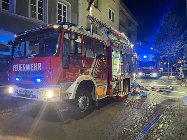 Insgesamt waren 24 Einsatzkräfte von Feuerwehr und Katastrophenschutz im Einsatz, unterstützt durch Rettungsdienst und Polizei | Foto: Feuerwehr Kaiserslautern