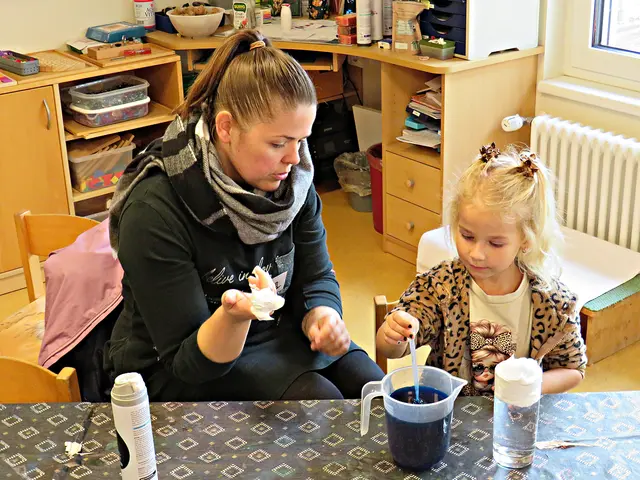 Die 5-jährige Sofia beim Experimentieren | Foto: Brigitte Melder