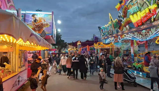 Großer Andrang herrschte am Eröffnungstag der Lautrer Oktoberkerwe | Foto: Monika Klein