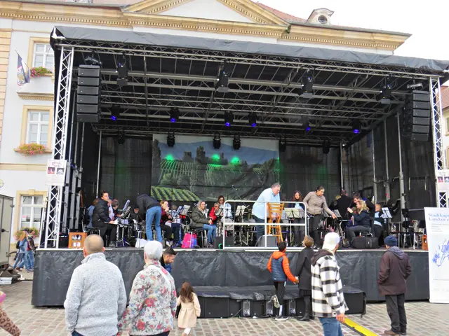 Das Sinfonische Blasorchester der Stadtkapelle Landau beim "Fest des Federweißen" hörte man bis in die Galerie | Foto: Brigitte Melder