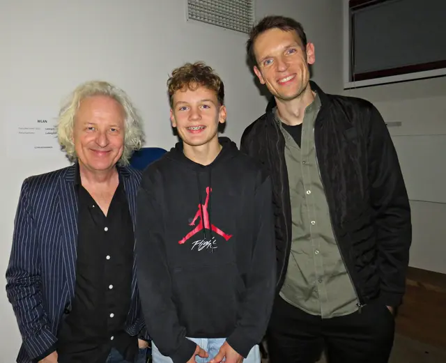 Während der Pause: Peter Lehel mit dem Jungmusiker Mathis Ryll und seinem Vater | Foto: Brigitte Melder