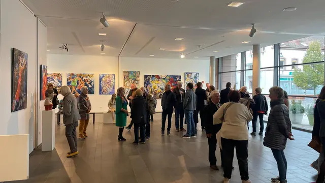 Großer Andrang bei der Ausstellung im Hohenstaufensaal | Foto: Foto: Verein Kunst und Kultur e.V.