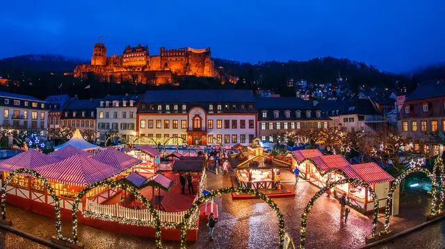 der Heidelberger Weihnachtsmarkt mit Blick auf das Heidelberger Schloss | Foto: © Heidelberg Marketing GmbH_Foto Tobias Schwerdt/frei