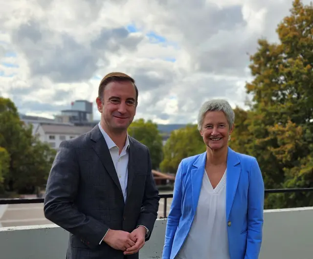 Im Austausch: Marcel Hürter (links), Präsident des Landesrechnungshofs, und Oberbürgermeisterin Beate Kimmel | Foto: Stadt Kaiserslautern/gratis