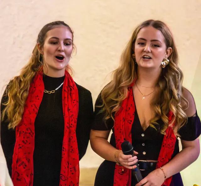 v.r.Cosima und Isabell Scheithe  | Foto: Wolfgang Neuberth