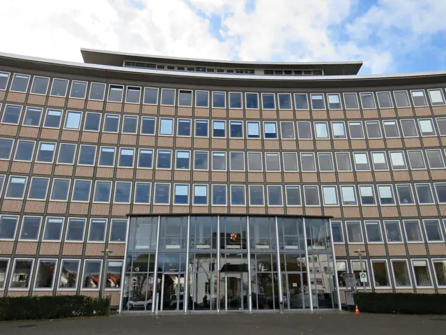 Die Front der SGD SÜD (Struktur- und Genehmigungsdirektion Süd)  | Foto: Brigitte Melder