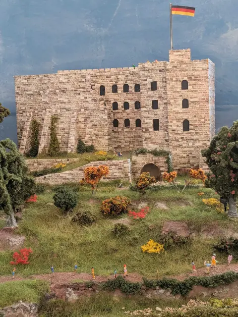 Das Modell des Hambacher Schlosses | Foto: Quelle: IGEG/gratis