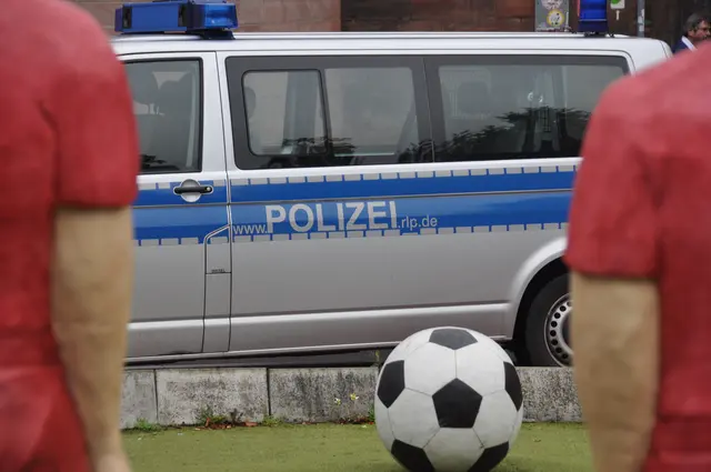 Beim FCK-Heimspiel am Sonntag kann wegen der Lautrer Oktoberkerwe nicht auf dem Messeplatz geparkt werden. Die Polizei gibt Tipps fürs Parken und die An- und Abreise | Foto: Polizeipräsidium Westpfalz