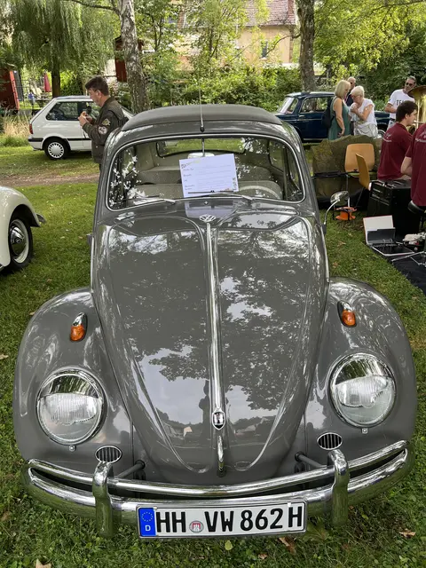 VW-Käfer, Oldtimer, auch heute noch oft im Straßenverkehr zu sehen, obwohl er nicht mehr gebaut wird  | Foto: Arno Mohr 