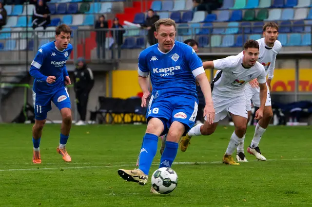 Dennis Krob verwandelt den fälligen Foulelfmeter sicher zur 2:1-Führung für den FK Pirmasens. | Foto: Erik Stegner