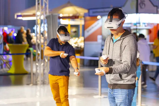 Eintauchen in die virtuelle Realität | Foto: Jürgen Rösner