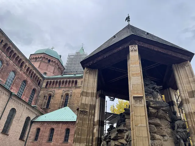 Das Gerüst um den Ölberg verschwindet. Ein kleiner Teil muss noch abgebaut werden.  | Foto: Domkapitel Speyer