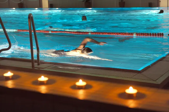 Candle-Light-Schwimmen kann sicher auch romantisch sein. | Foto: Ostparkbad