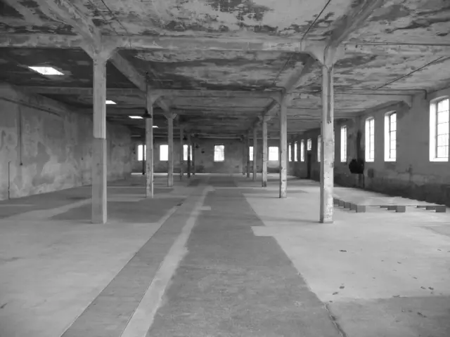 Die ehemalige Schlaf- und Aufenthaltshalle im KZ-Osthofen.
 | Foto: Martina Ruppert-Kelly/NS-Dokumentationszentrum Rheinland-Pfalz, Osthofen