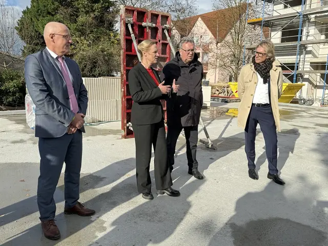 KWV-Geschäftsführer Volker Spindler, Sozialministerin Dörte Schall, Landrat und KWV-Vorstand Clemens Körner sowie Stefan Veth, Bürgermeister VG Dannstadt-Schauernheim.  | Foto: Rhein-Pfalz-Kreis