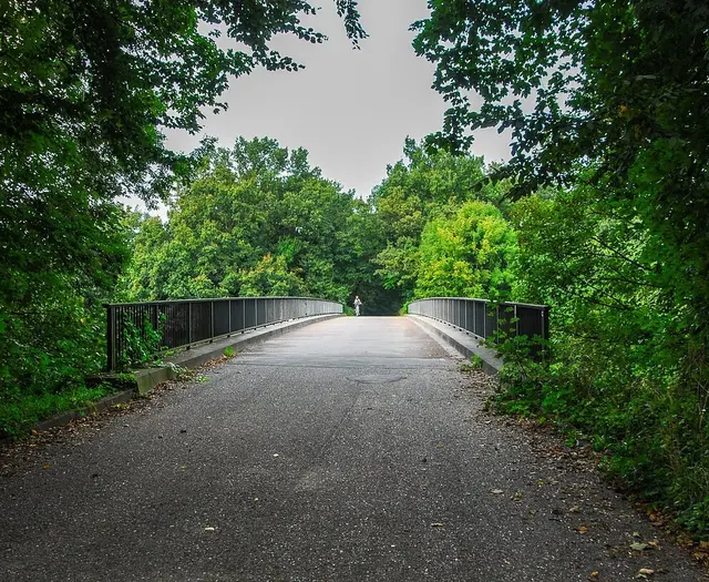 Bürcke des Wirtschaftswegs von Rüppurr zum Hewigshof über die Autobahn A5 | Foto: Stadt Karlsruhe, Monika Müller-Gmelin