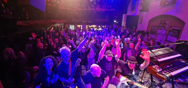 Für den guten Zweck: beste Stimmung beim "Band Up" | Foto: N. Ibrahim/gratis