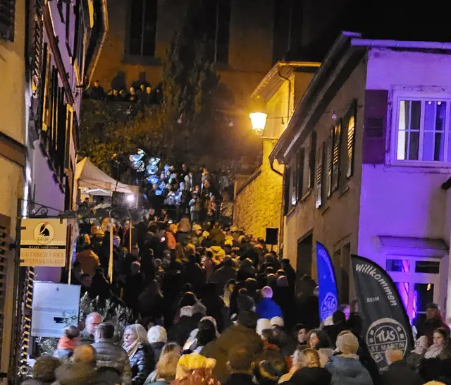 Ausgangs- und Endpunkt des Martinusumzugs ist an der Kirche | Foto: Eva Bender