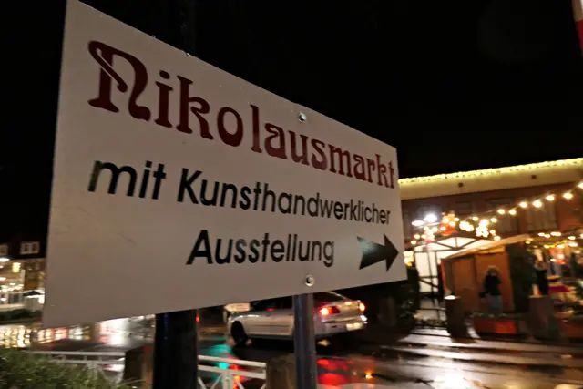 Der Weihnachtsmarkt in Edenkoben begeistert Besucherinnen und Besucher durch ihre kunsthandwerkliche Ausstellung  | Foto: Brigitte Melder