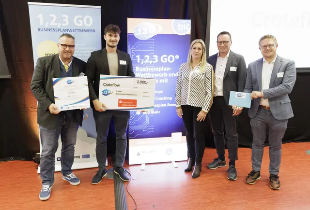 Belegte den zweiten Platz: Das "Crateflow"-Team (Zweiter von links) | Foto: view/Reiner Voß/gratis