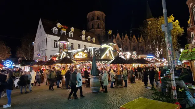 Auch in diesem Jahr können Besucher des Lautrer Weihnachtsmarktes an Adventssamstagen innerhalb der Wabe 800 kostenlos mit dem Bus in die City fahren | Foto: Ralf Vester