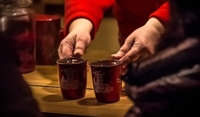 Weihnachtsmarkt Herxheim: 20 Stände, darunter einige Vereine, sorgen für verschiedene Angebote in Ständen rund um das Haus der Begegnung | Foto: Paul Needham