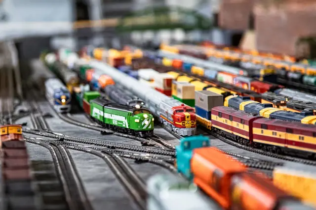 Um die Modelle entstehen ganze Szenerien | Foto: TMSPSNH