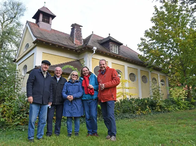 Das Bild ist zum Einjährigen am 23.10.2016 entstanden. (Links nach rechts:
Armin Moser, Dr. Hans Strubel, Monika Werra, Regina Wahl und Christian Wahl | Foto: Ensemble im Park