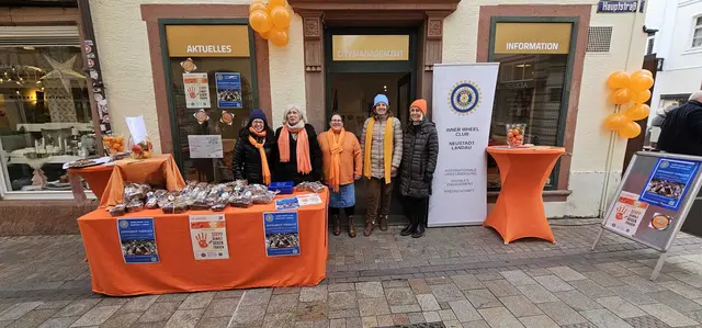Am 8. November vor dem Büro des City-Managements | Foto: Inner Wheel Neustadt Landau