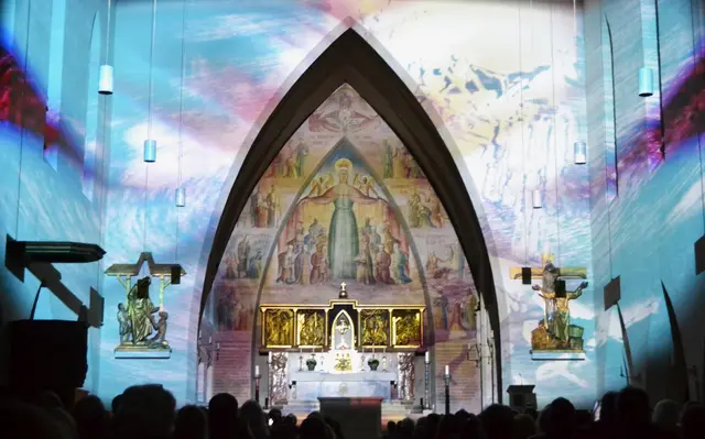 Lichtkunst: Die Lichtoper „NachtPfade – ZwischenWelten“ in der Katholischen Kirche Maria Schutz in Kaiserslautern | Foto: Frank Schäfer
