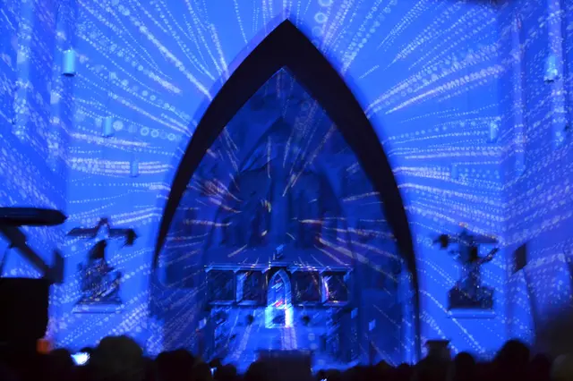 Lichtkunst: Die Lichtoper „NachtPfade – ZwischenWelten“ in der Katholischen Kirche Maria Schutz in Kaiserslautern | Foto: Frank Schäfer