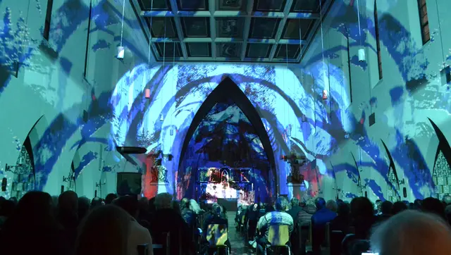 Lichtkunst: Die Lichtoper „NachtPfade – ZwischenWelten“ in der Katholischen Kirche Maria Schutz in Kaiserslautern | Foto: Frank Schäfer